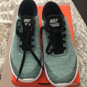 Nike Flex Experience RN size 7